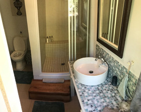 In The Vine - Country Manor