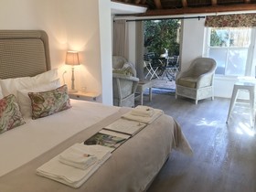 In The Vine - Country Manor