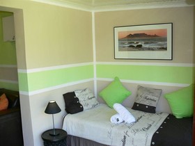 Orange-Ville Guesthouse