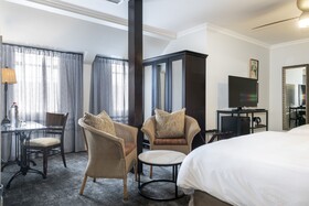 ANEW Hotel Hilton