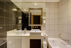 ANEW Hotel Hilton