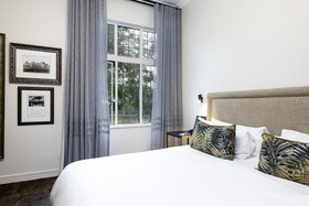 ANEW Hotel Hilton