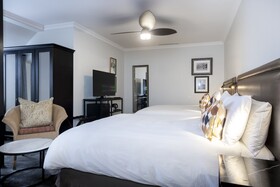 ANEW Hotel Hilton
