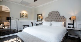 ANEW Hotel Hilton