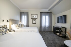 ANEW Hotel Hilton