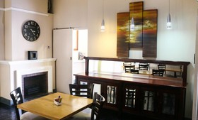 New England Guest House by Ilawu