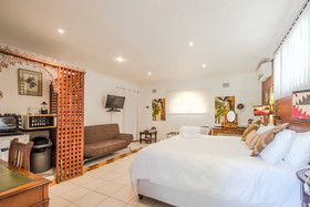 Honey Pot Bed & Breakfast Guest House