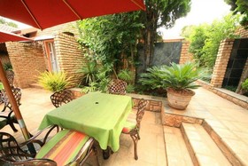 Le Cozmo Guest House