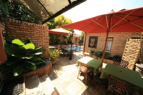Le Cozmo Guest House