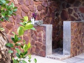 Abloom Bush Lodge & Spa Retreat