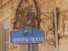 Sandstone Chameleon Country House