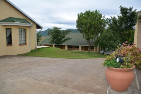 Thaba Tsweni Lodge & Safaris