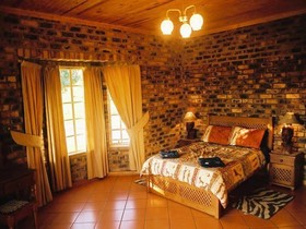 Thaba Tsweni Lodge & Safaris