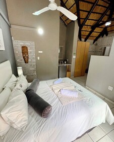 Singwe Private Safari Lodge