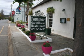 Four Oaks Guesthouse and Templeton's Restaurant