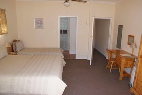 Koo Karoo Guest Lodge and Self Catering
