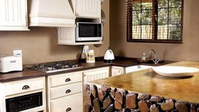 Caracal Lodge
