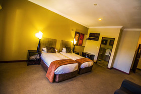 Coyotes Hotel & Conference Centre
