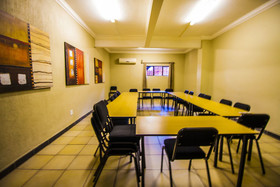 Coyotes Hotel & Conference Centre