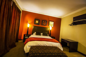 Coyotes Hotel & Conference Centre