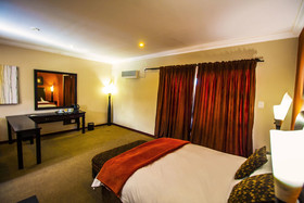 Coyotes Hotel & Conference Centre