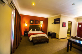 Coyotes Hotel & Conference Centre