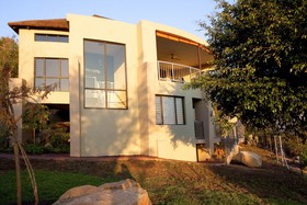 La Roca Guest House