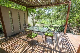 La Roca Guest House