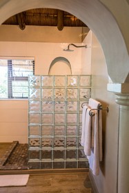 La Roca Guest House