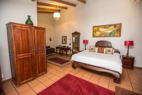 La Roca Guest House