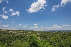 La Roca Guest House