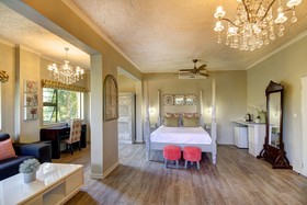 La Roca Guest House