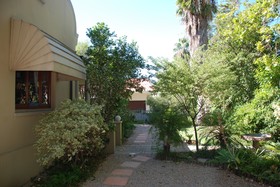 86 On Langenhoven B&B