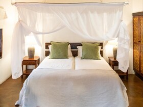 Kingly Bush Villa