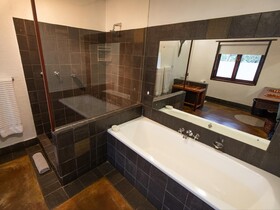 Kingly Bush Villa