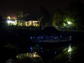 Emahlathini Guest Farm