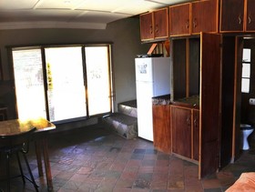 Emahlathini Guest Farm