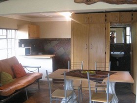 Emahlathini Guest Farm