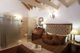 Aristo Manor