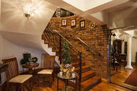 Aristo Manor