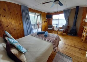 Eagle Falls Country Lodge