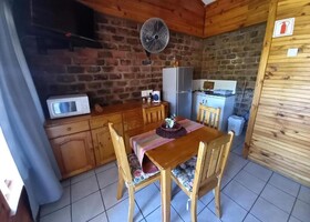 Eagle Falls Country Lodge