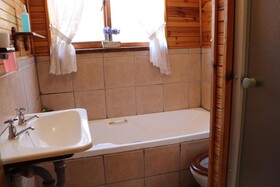 Eagle Falls Country Lodge