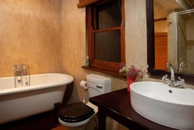 Gannabos Guest House