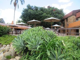 African Sky Hotels - Pine Lake Inn