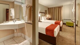 StayEasy Eastgate