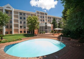 StayEasy Eastgate