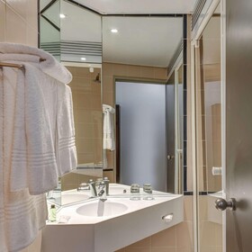 StayEasy Eastgate