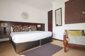 The Lakes Hotel & Conference Centre