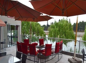 The Lakes Hotel & Conference Centre